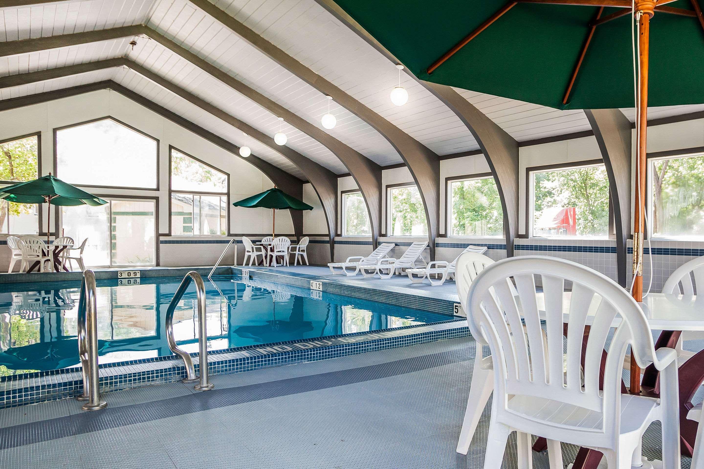 Quality Inn & Suites Des Moines - Merle Hay Road Urbandale Εξωτερικό φωτογραφία