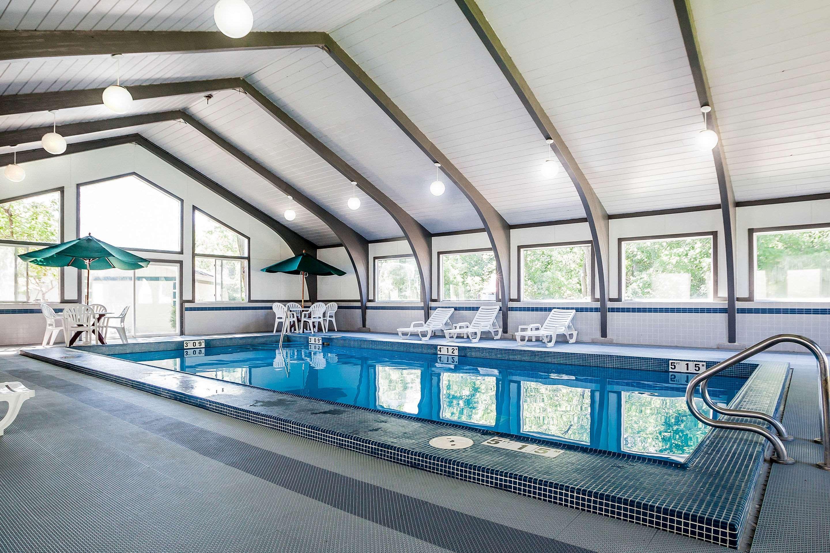 Quality Inn & Suites Des Moines - Merle Hay Road Urbandale Εξωτερικό φωτογραφία