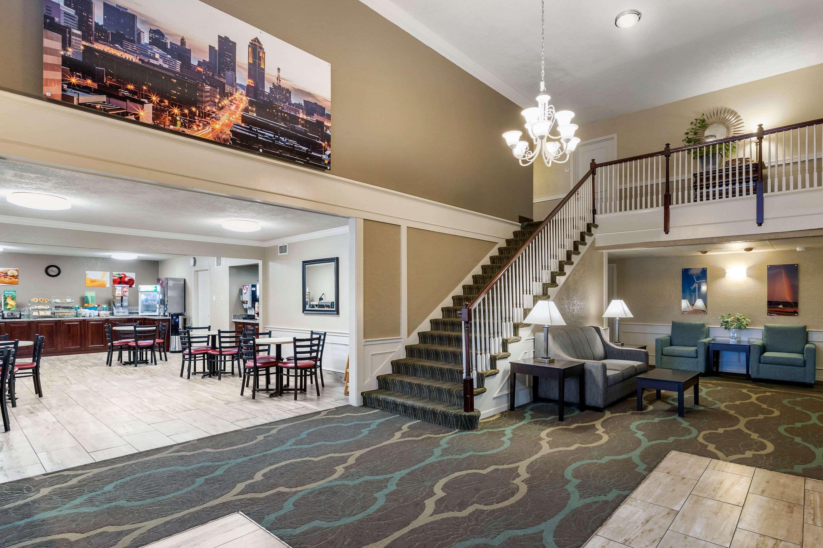 Quality Inn & Suites Des Moines - Merle Hay Road Urbandale Εξωτερικό φωτογραφία