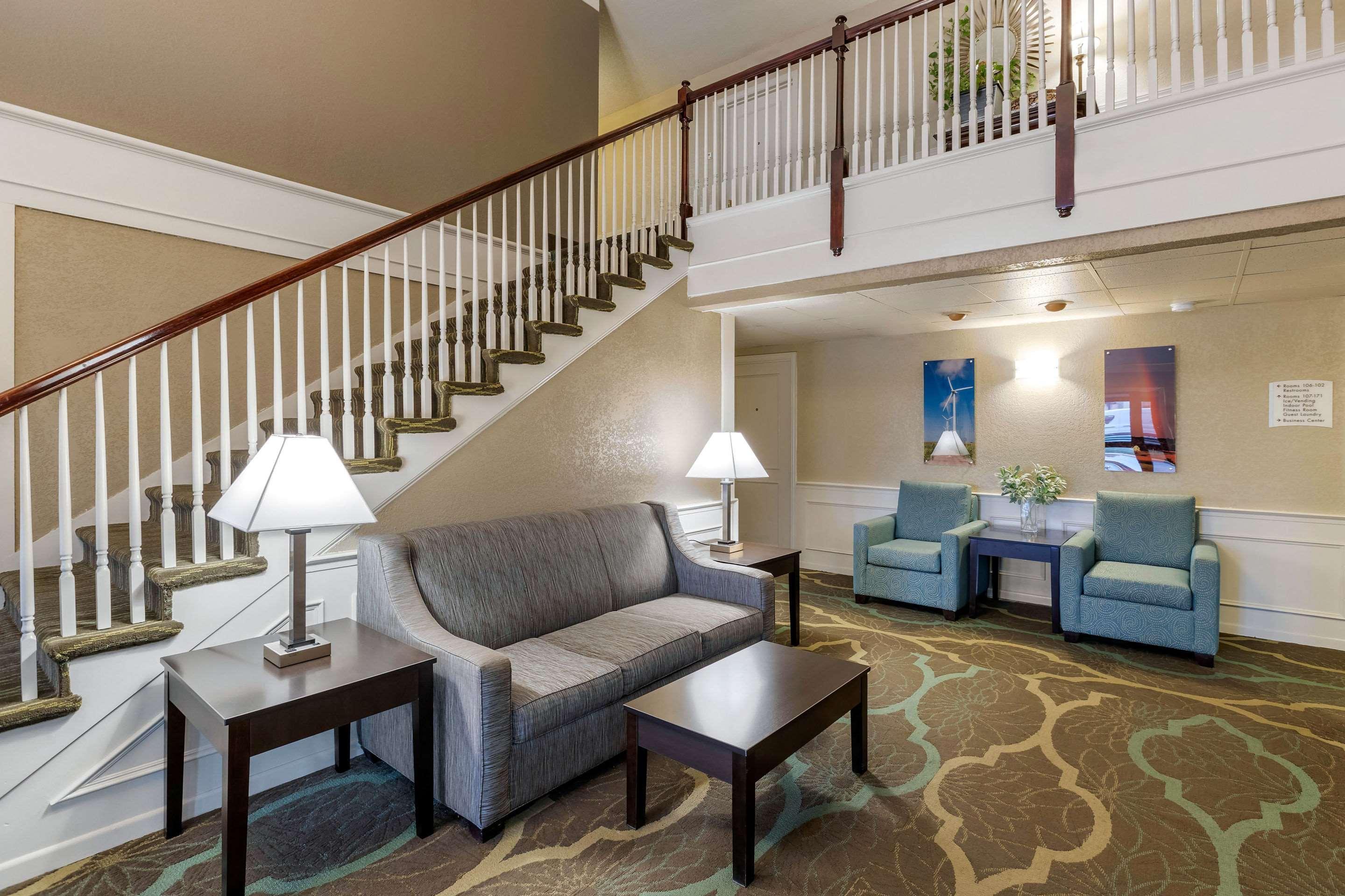 Quality Inn & Suites Des Moines - Merle Hay Road Urbandale Εξωτερικό φωτογραφία