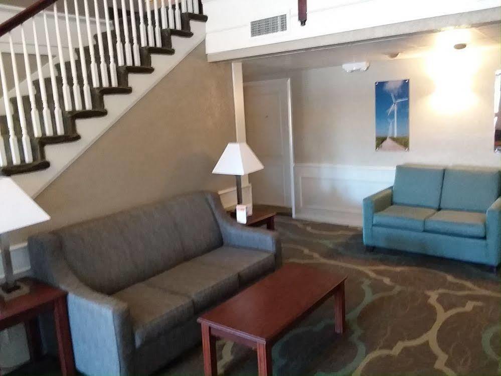 Quality Inn & Suites Des Moines - Merle Hay Road Urbandale Εξωτερικό φωτογραφία